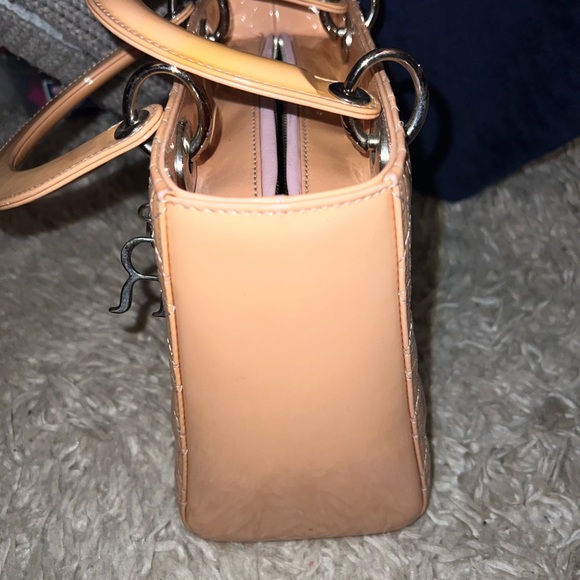 CHRISTIAN DIOR
Patent Cannage Medium Lady Dior Beige vintage bag - Picture 6 of 16